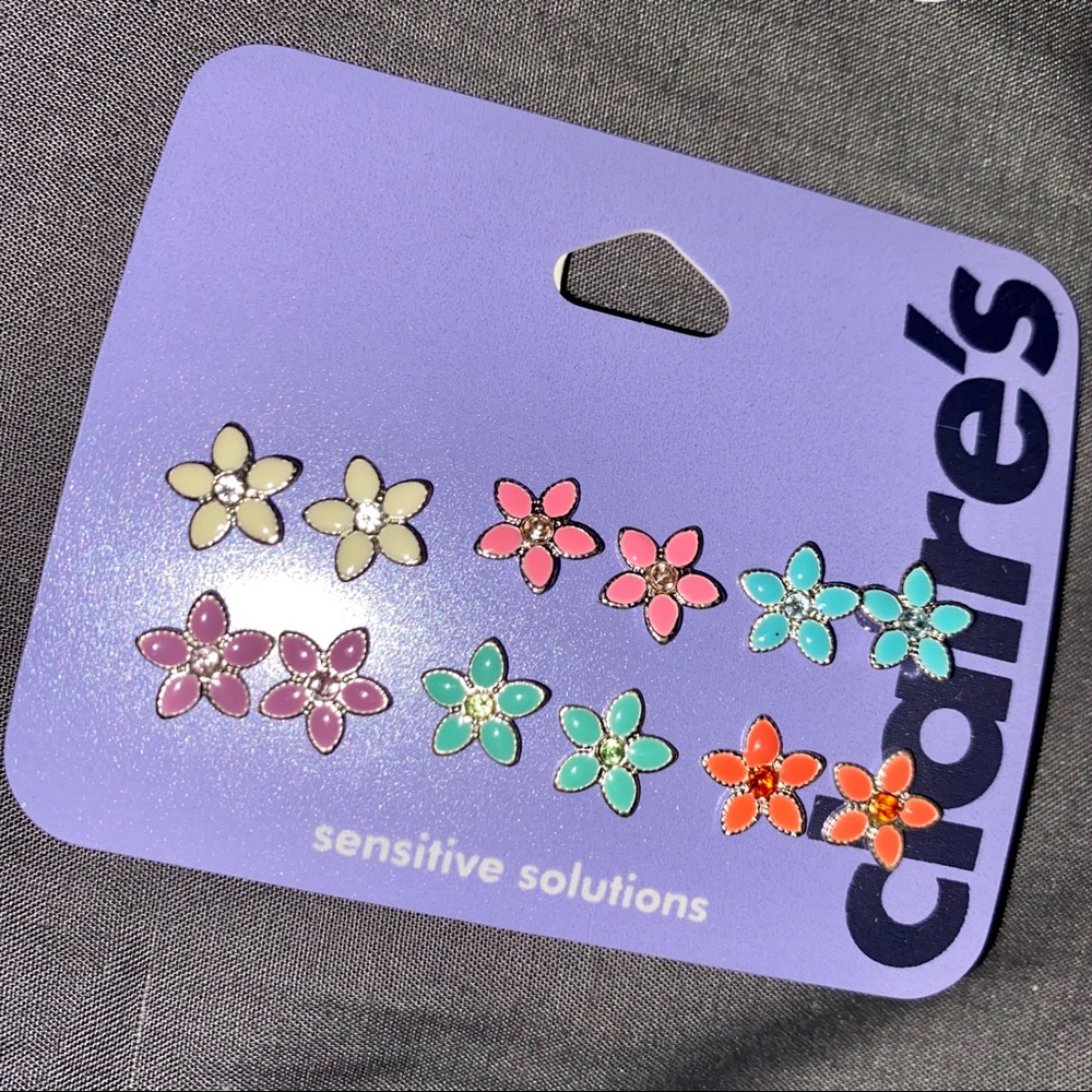 2 Sets of Flower Earrings